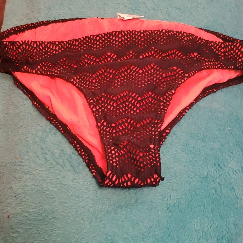 Bikini - Picture 2 of 4